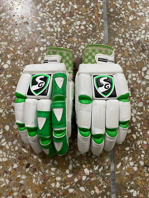 Batting Pads And Gloves For Sale (New*) 2