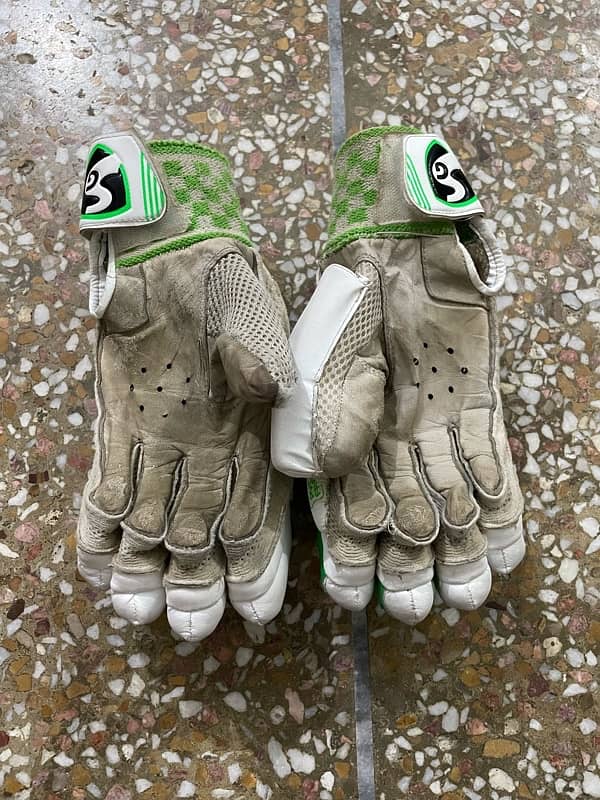 Batting Pads And Gloves For Sale (New*) 3