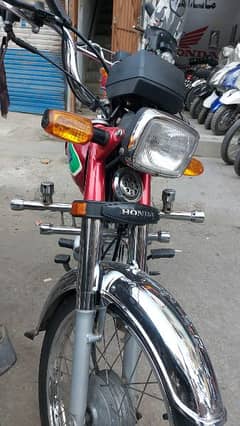 Honda 70cd bick argent for sell engan file ok whatsap03482443153