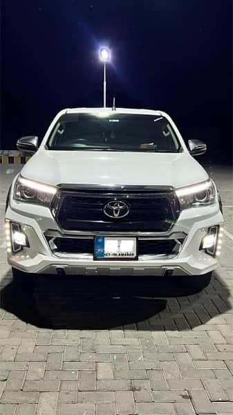 Toyota Revo V 2020 3