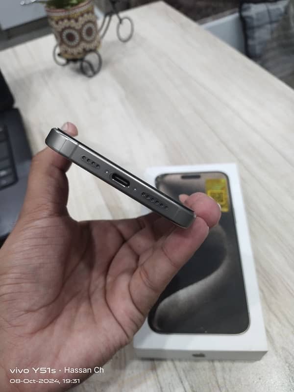 iphone 15 Pro Max Non PTA 256GB Natural Titanium 2