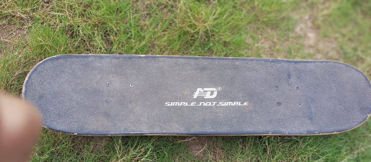 SIMPLE NOT SIMPLE AD professionals skateboard new for 60 k 5