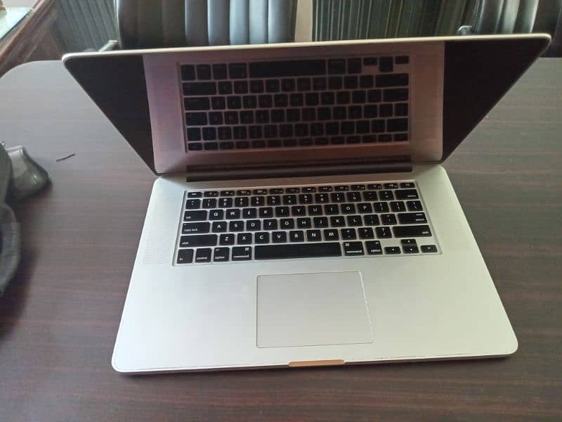 MACBOOK Pro 1