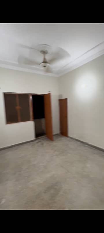 G11/4 FLAT FOR RENT IST FLOOR PRIME LOCTION 3