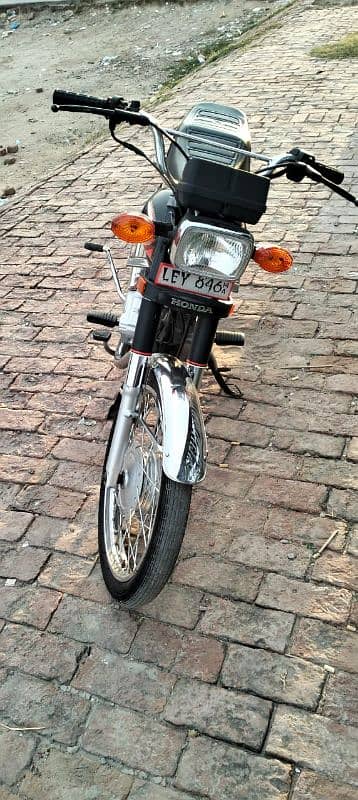 Honda CG 125 is for sale alter in 2022 model. 1