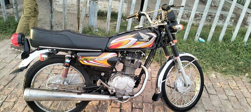 Honda CG 125 is for sale alter in 2022 model. 3