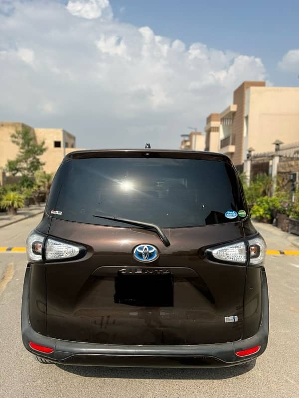 Toyota Sienta 2016 1