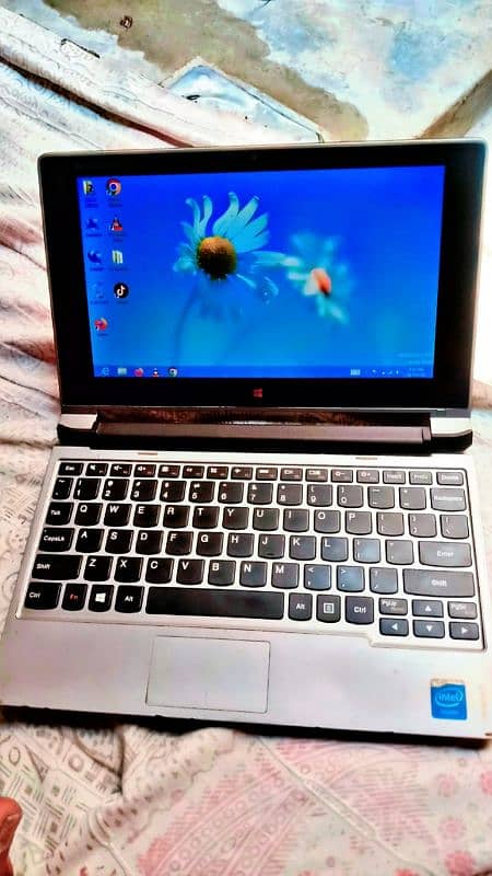 Lenovo flex 10 touch screen Bluetooth 2gb ram 160gb hard 3 hour batry 9