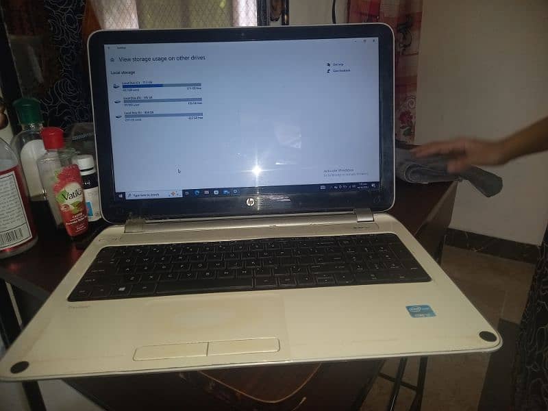 HP PAVIION 15 notebook  PC 6 GB/700 GB 1