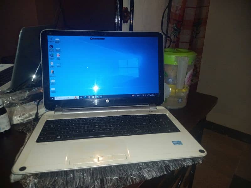 HP PAVIION 15 notebook  PC 6 GB/700 GB 2