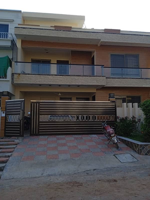 10marla 3beds DD TV lounge kitchen attached baths Brand New ground portion for rent in G 13 4 islamabad 2