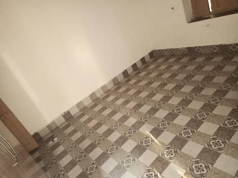 Allama Iqbal Town 10 Marla Lower Portion For Rent 5