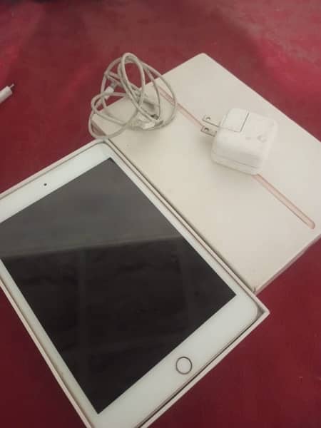 ipad mini 5 8/10 condition 1