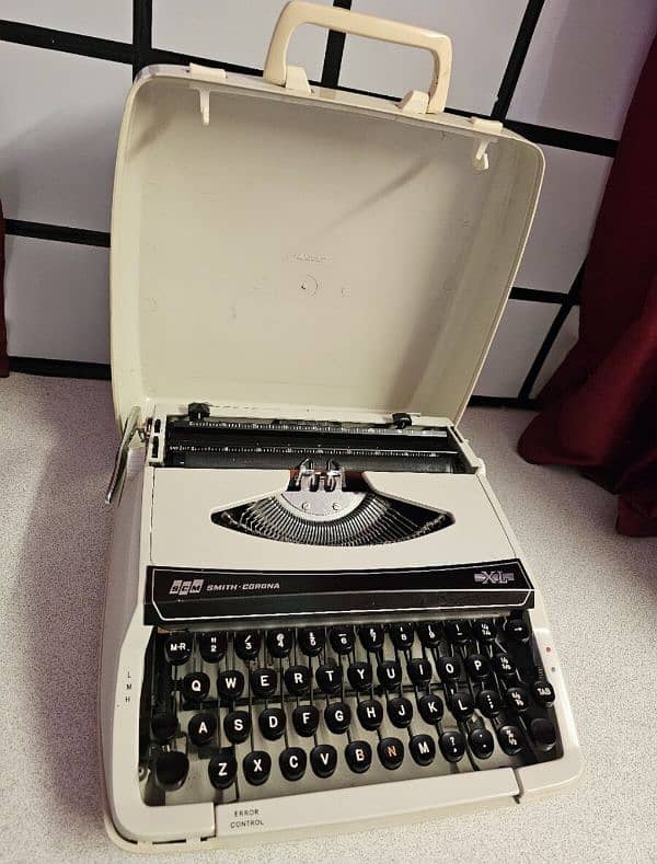 portable Executive smart typewriters for gift or decor or writing 19