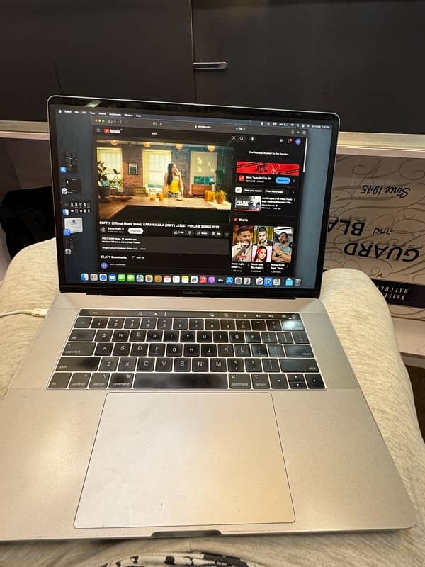 macbook pro 2018 15" 1