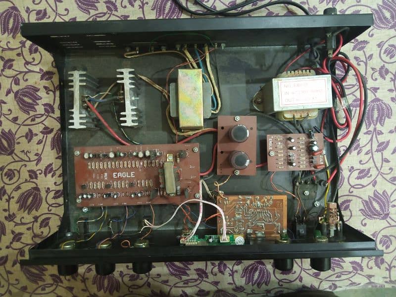 I am selling my amplifier 0