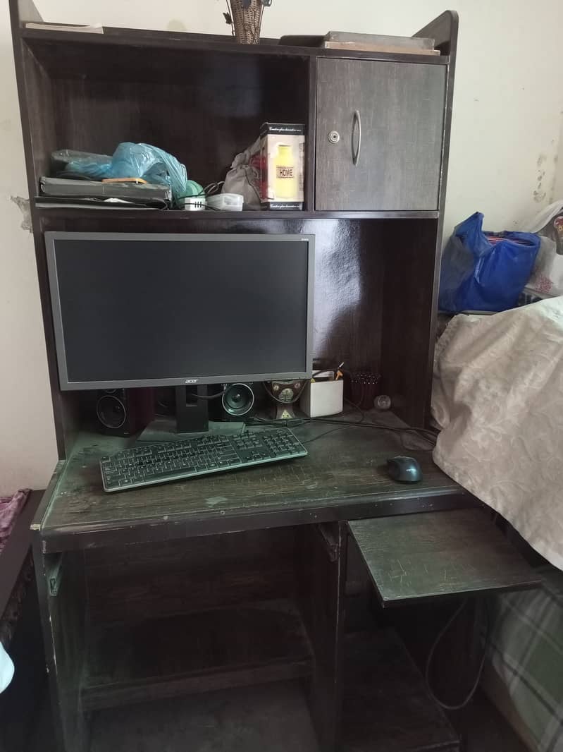 3 in 1 Xeon Gaming PC, Wooden Table and Chair 1