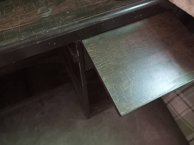 3 in 1 Xeon Gaming PC, Wooden Table and Chair 2