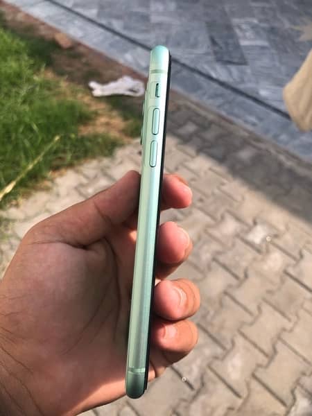 iPhone 11 Jv 64gb water pack 4 month sim time 1