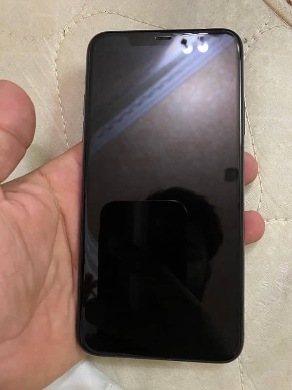 iphone 11 pro max 4