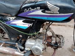 Honda 2008 model hai Karachi num fist owner bike ma ko Kam nah hai