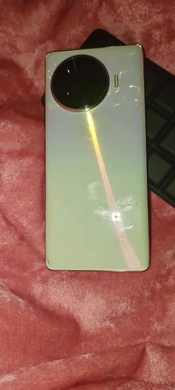 Tecno Spark 20 Pro Plus 16//256 Edge 4