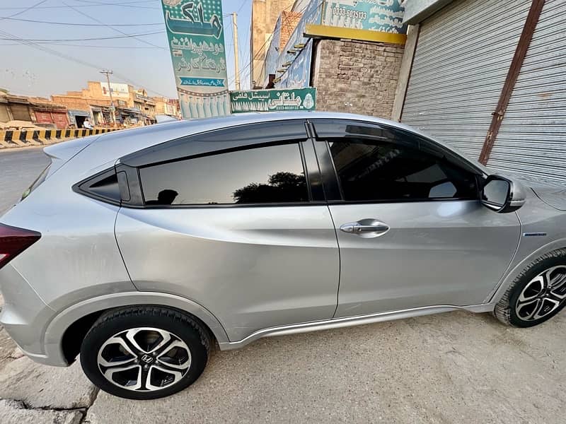 Honda Vezel 2014/19 sindh number 1