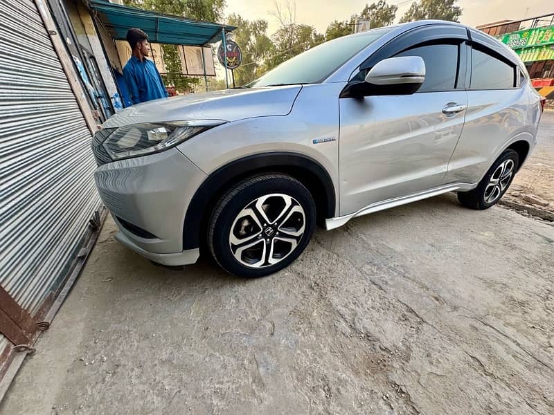 Honda Vezel 2014/19 sindh number 3