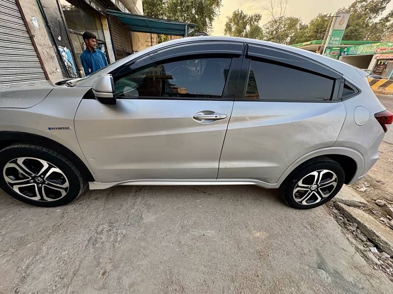 Honda Vezel 2014/19 sindh number 4