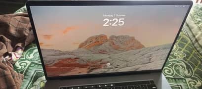 MacBook pro 2019 16gb ram 512 SSD like a new one