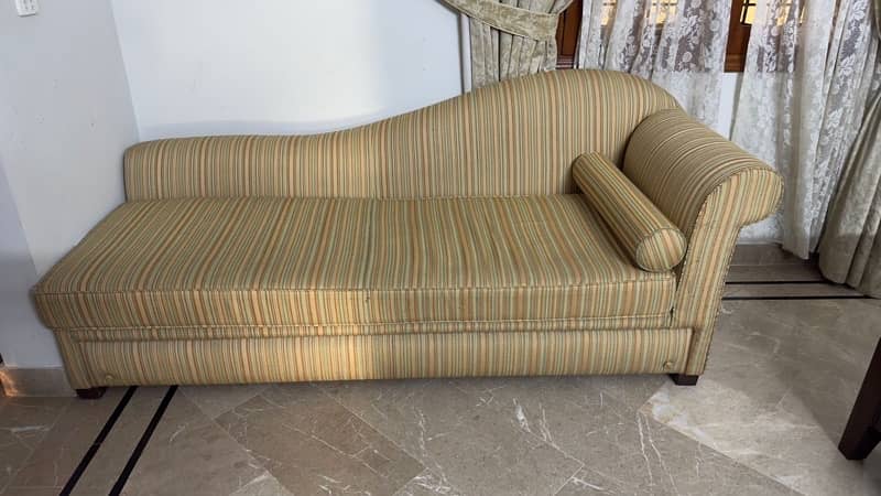 Settee Sofa 0