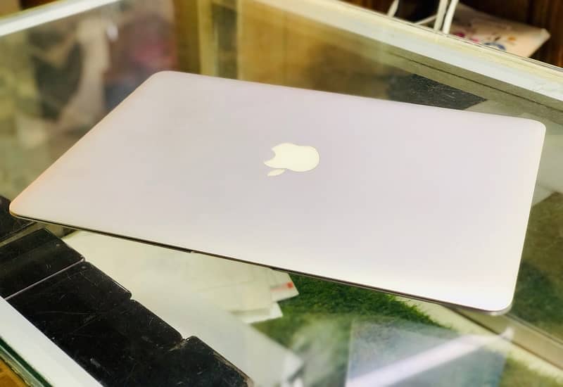 MacBook Air 13 Inches 2015 0