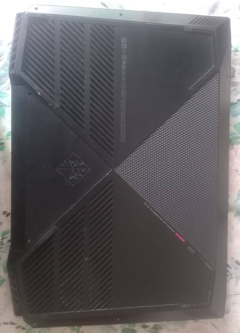 HP Omen 15 (I7-8750H && GTX 1050-ti) 4