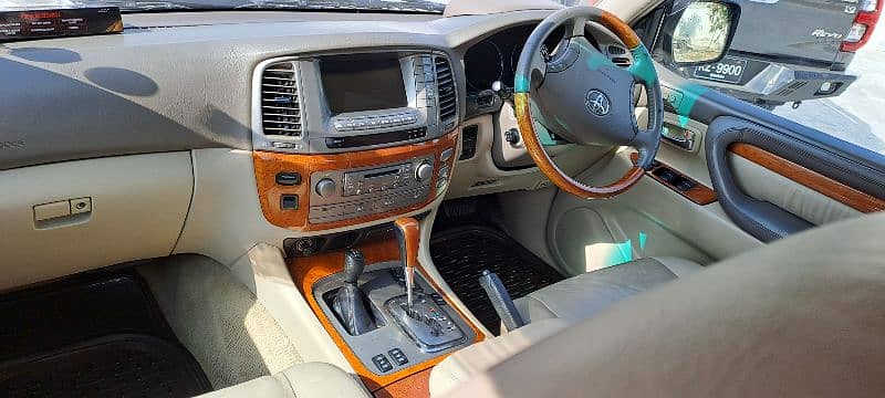 Toyota Land Cruiser cygnus 2006 11 import karachi port 11