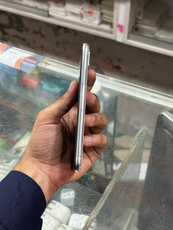 i phone xs Dual Pta 64 gb 4