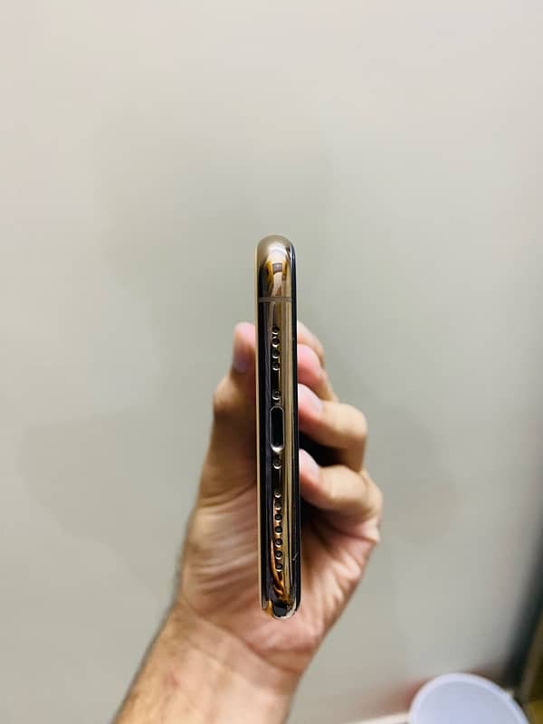 iPhone 11 Pro Max 1