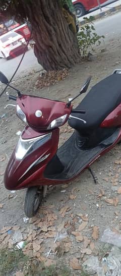 United scooty 100cc available for sale