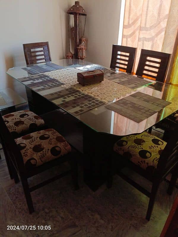 Dining table with 6 Chairs for Sale 0