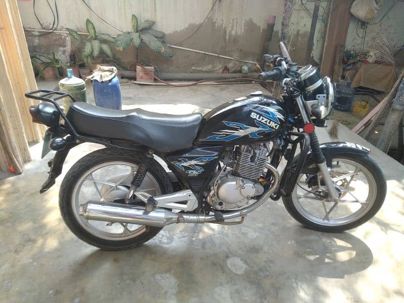 Suzuki GS 150 2