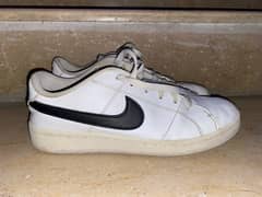 Nike Court Royale 2