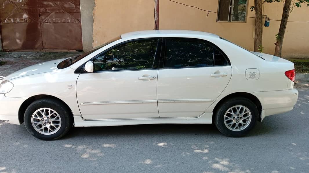 Toyota 2004 S Saloon 11