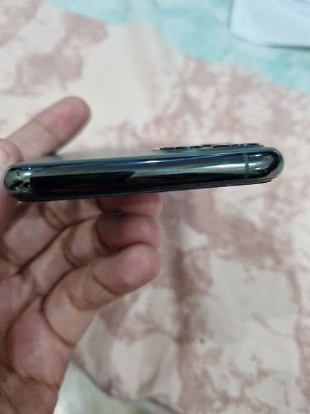 IPHONE 11 PRO MIDNIGHT GREEN 8