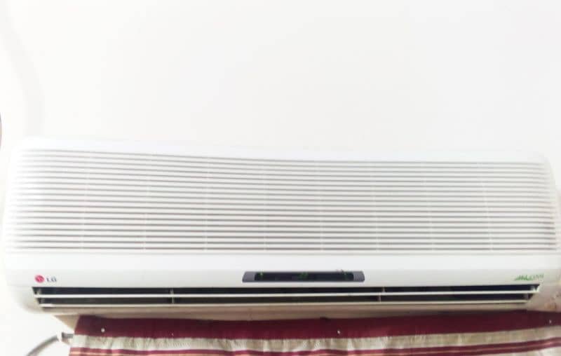 LG 1 ton ac chill working in good condition 1