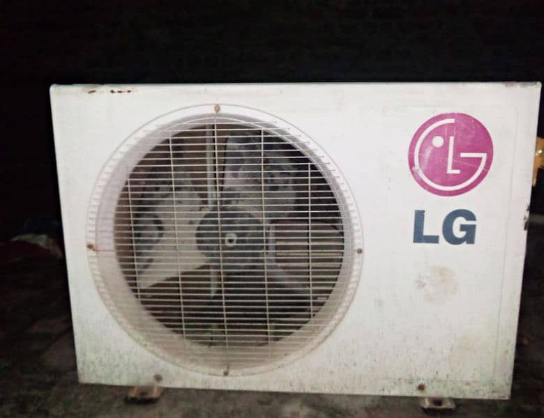 LG 1 ton ac chill working in good condition 2