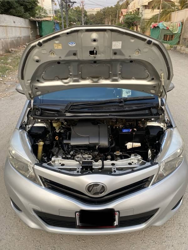 Toyota Vitz 2013/16 for sale 3