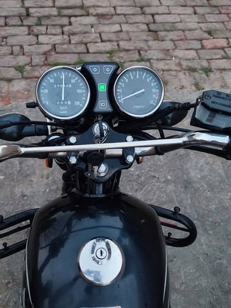 Suzuki GS 150 SE 3