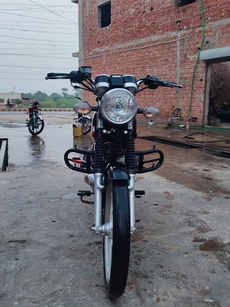 Suzuki GS 150 SE 9