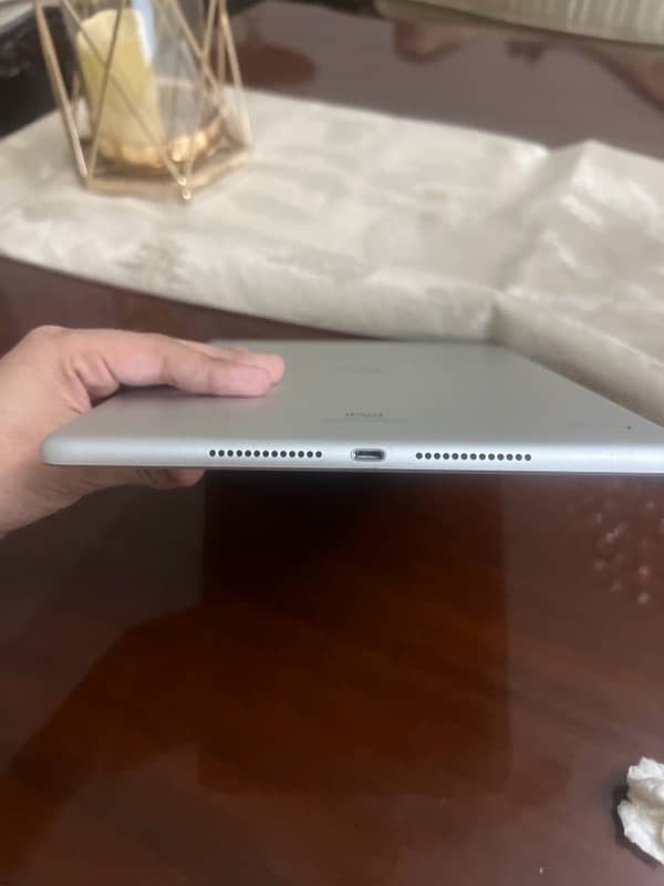 ipad7 gen good condition ios 17.6 3