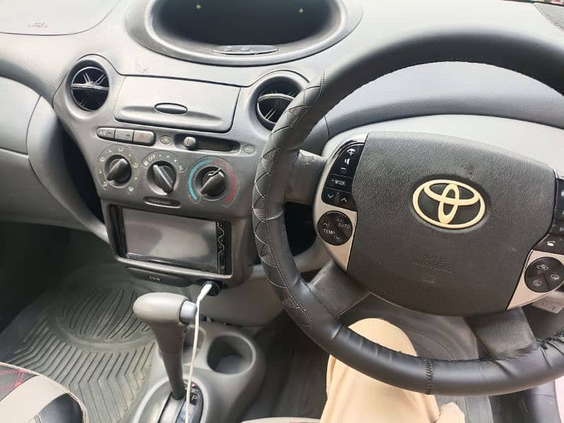 Toyota Vitz 2001 9