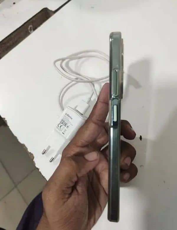 Infinix hot 40i 8+8+5 gb ram 256 gb build h 1